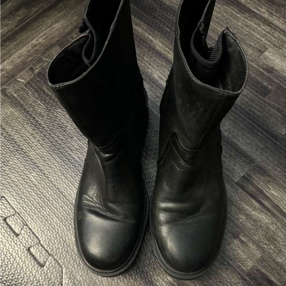 Black Ugg combat boot - Picture 5 of 5